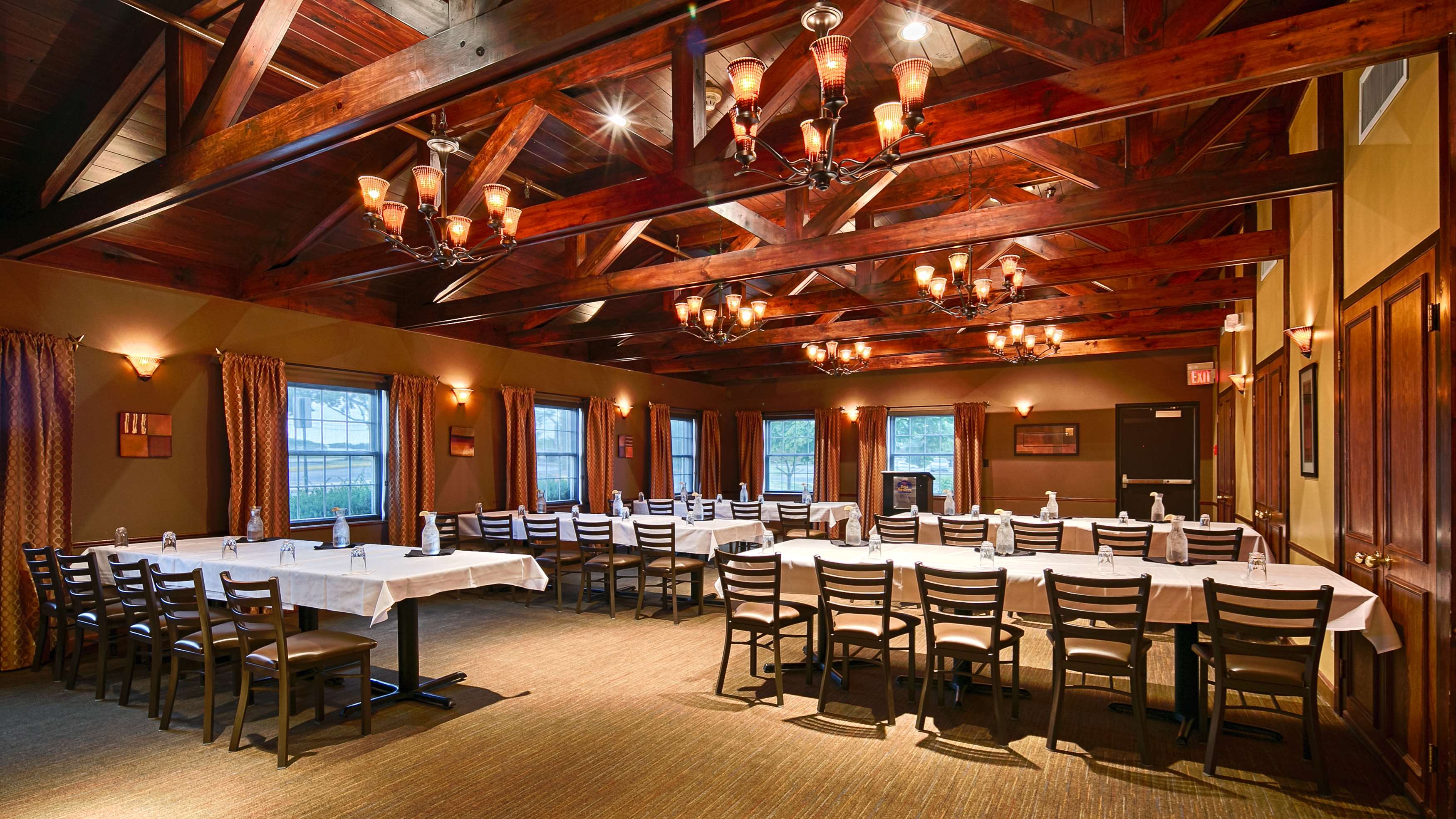 Best Western Plus Steeplegate Inn, 100 W 76th St, Davenport, IA, Hotels