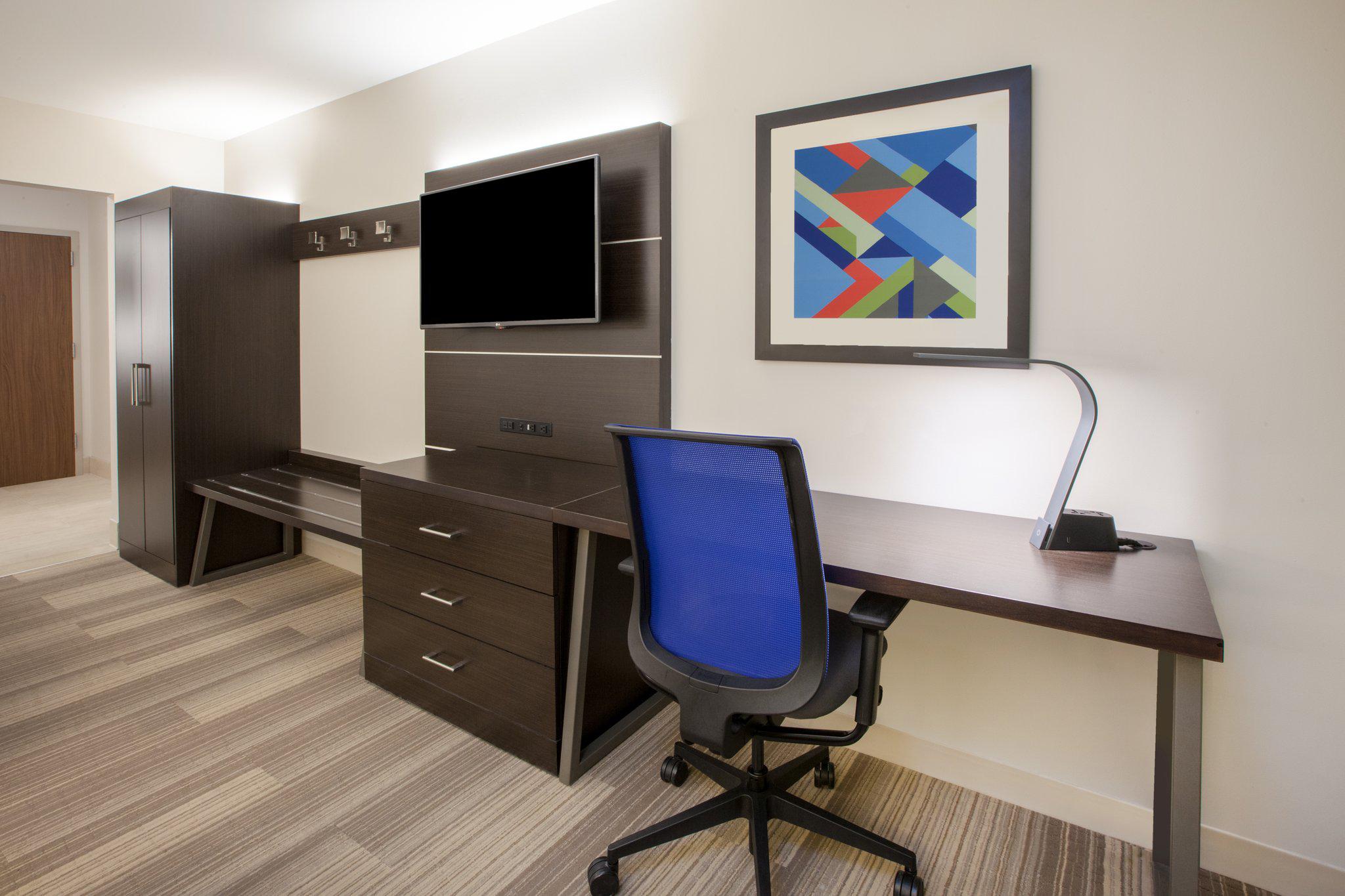 Holiday Inn Express & Suites San Jose Airport Photo