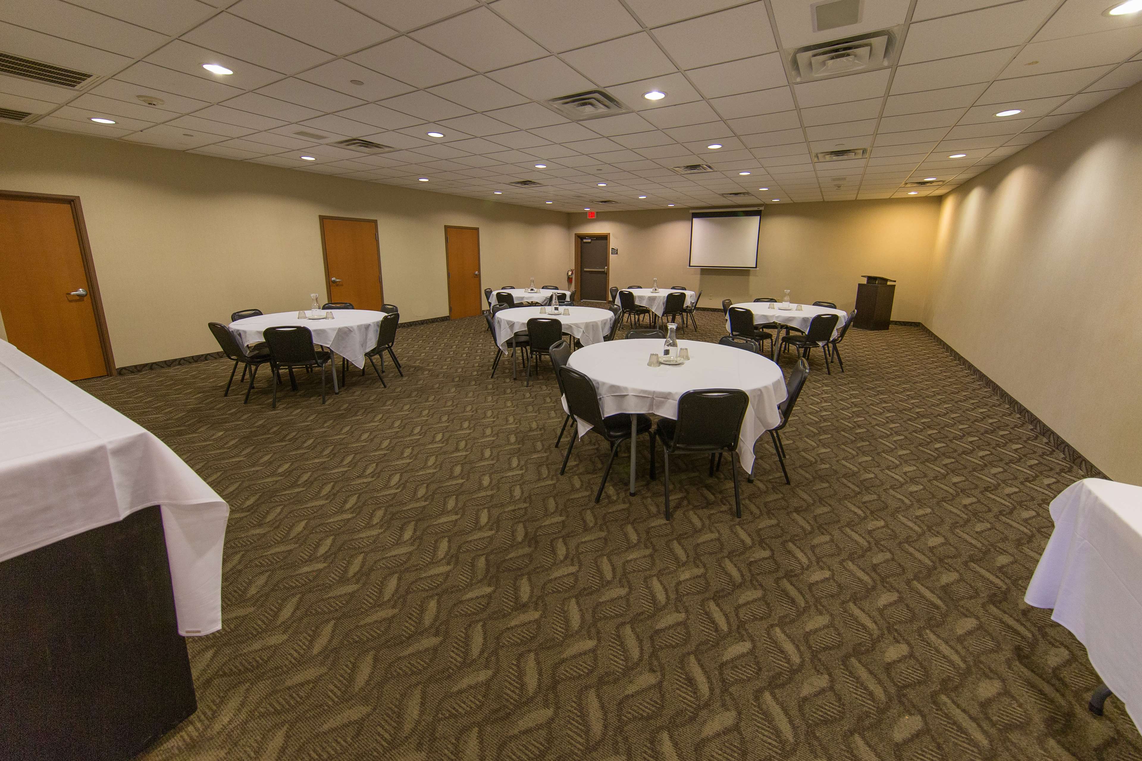 Best Western Plus Portage Hotel & Suites Photo