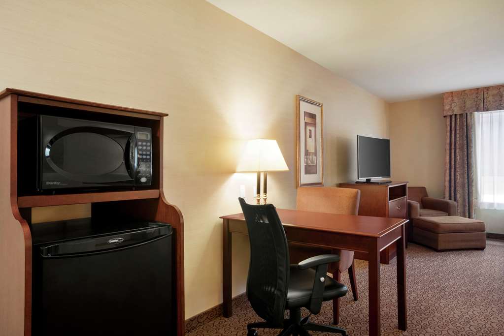 Hampton Inn & Suites by Hilton West Bend Image