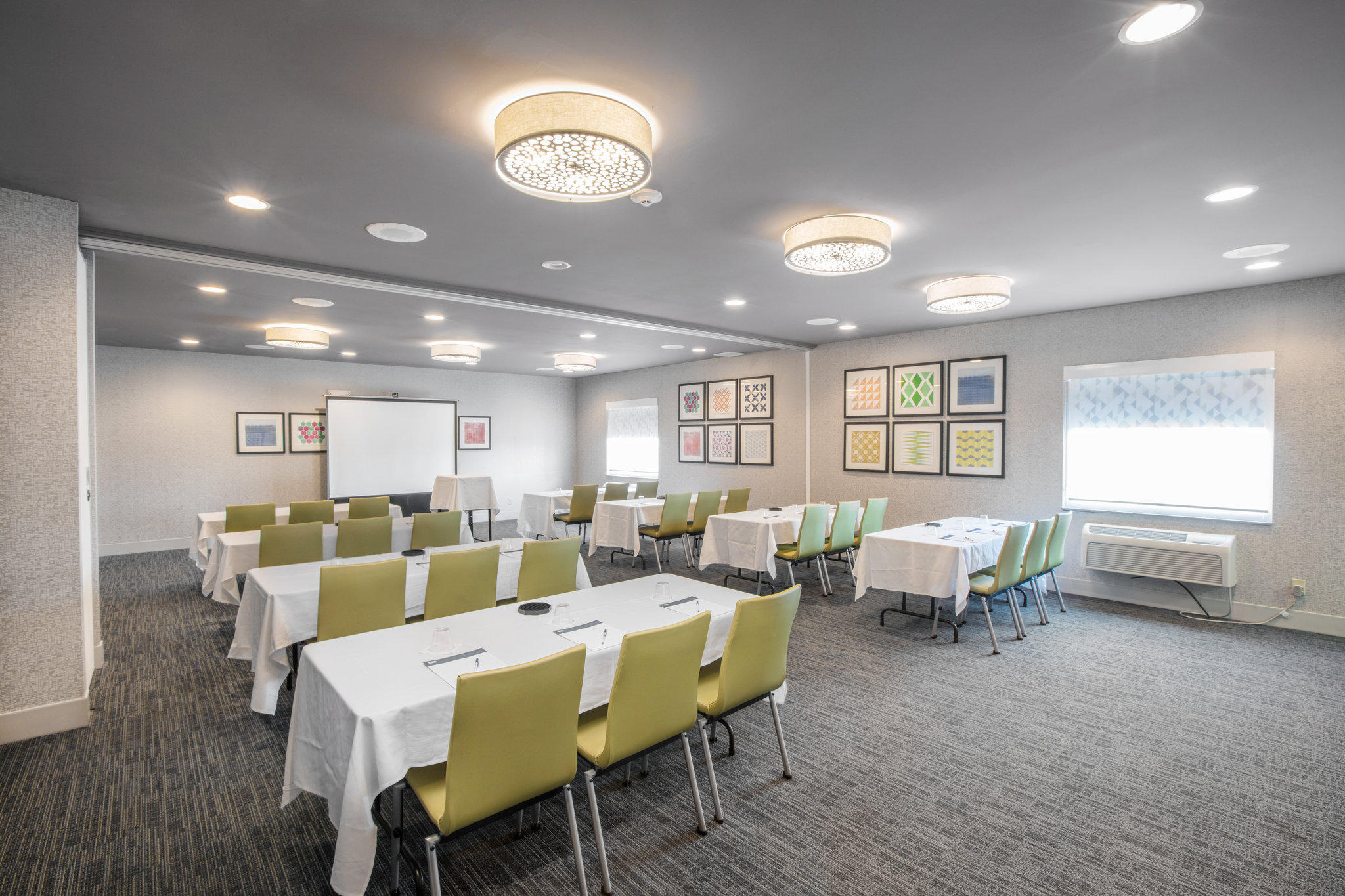 Holiday Inn Express & Suites Altoona-Des Moines Photo