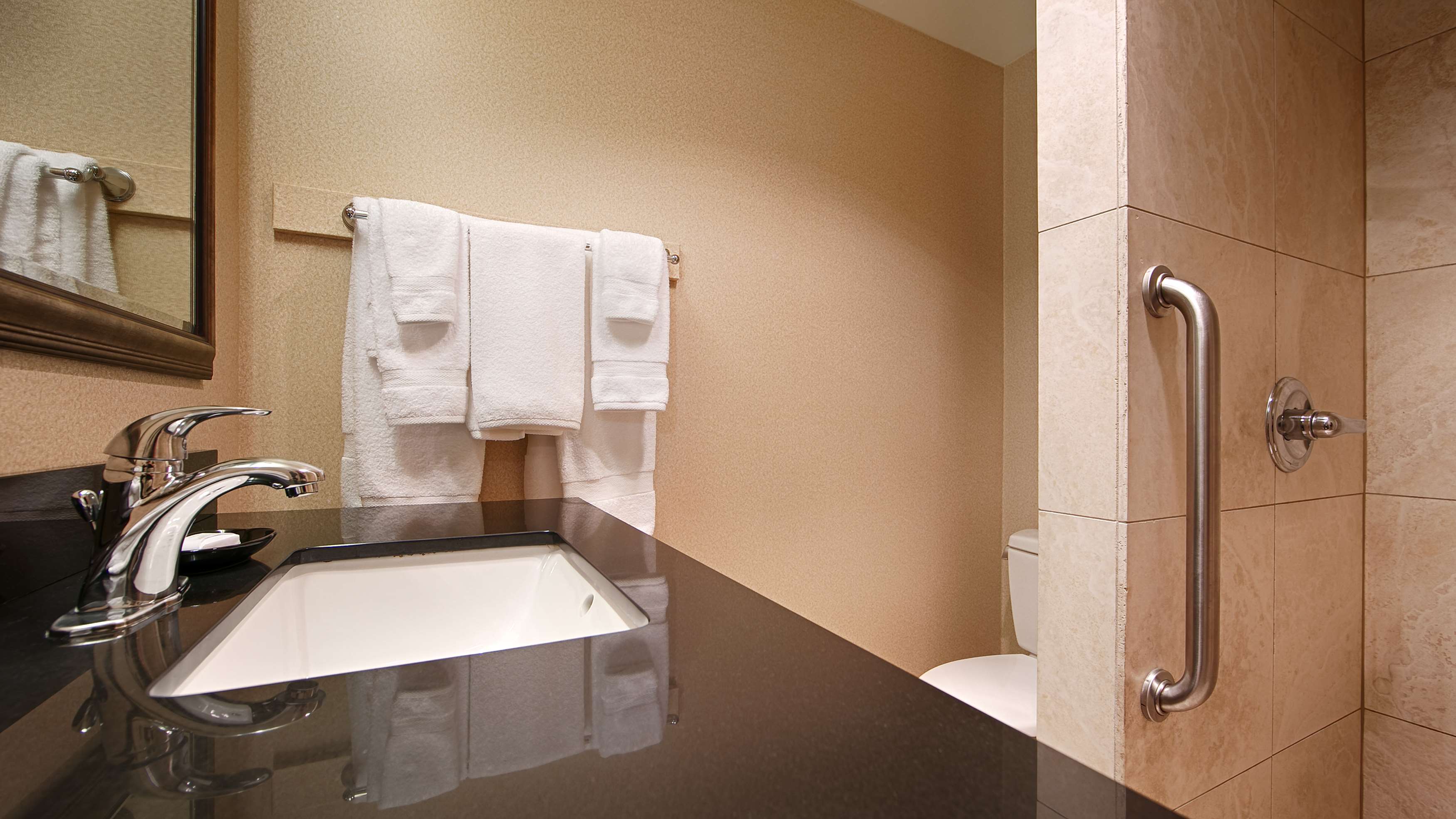 Best Western Heritage Inn Photo