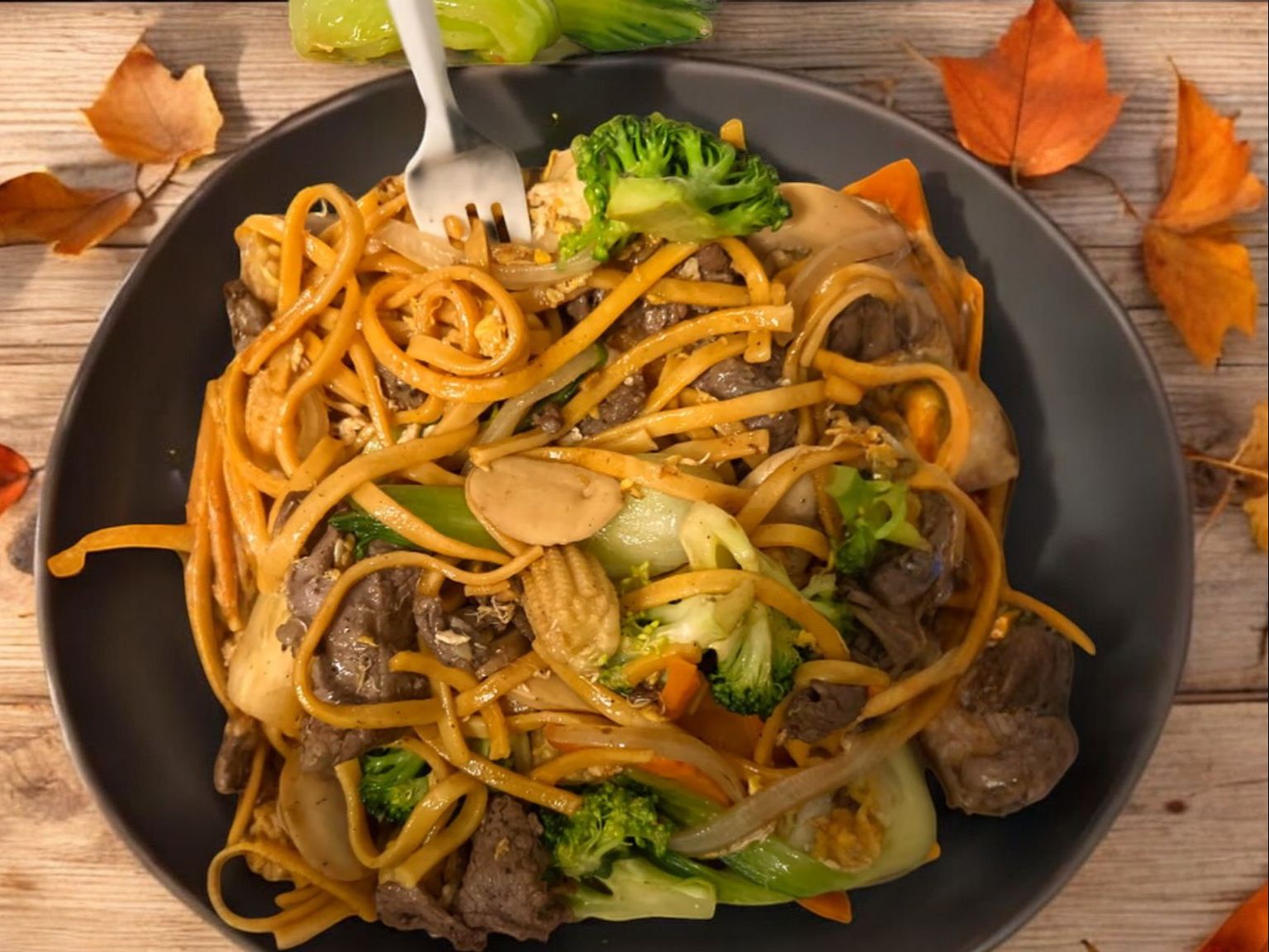 HT2. Lo Mein Noodles