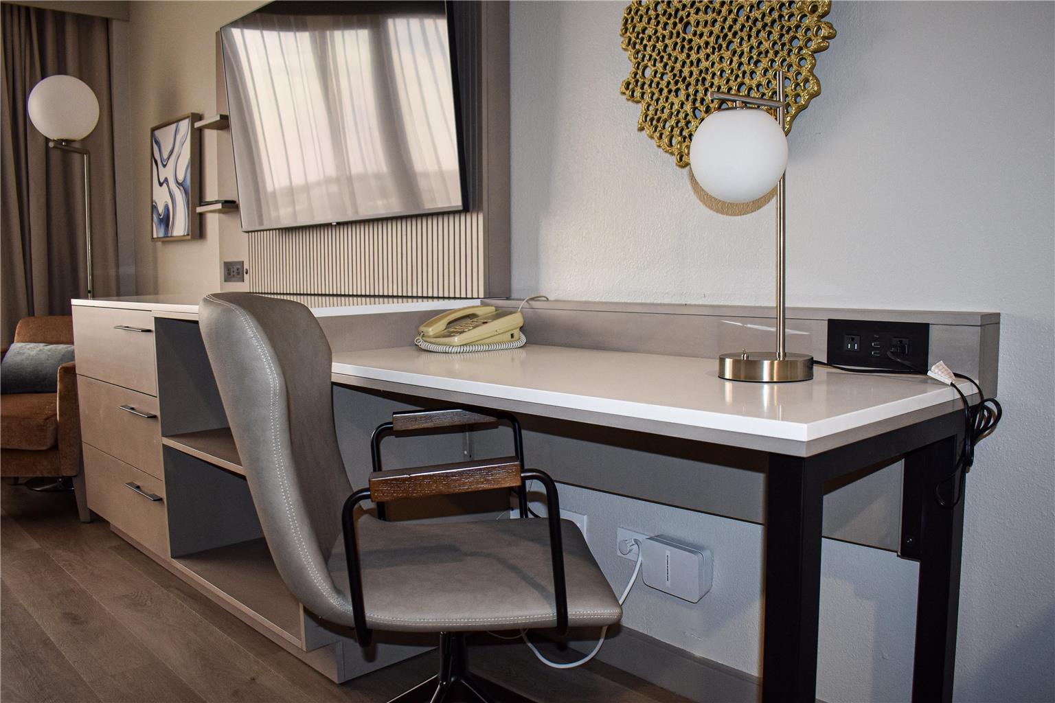 DoubleTree by Hilton Hotel Chicago - Oak Brook Image