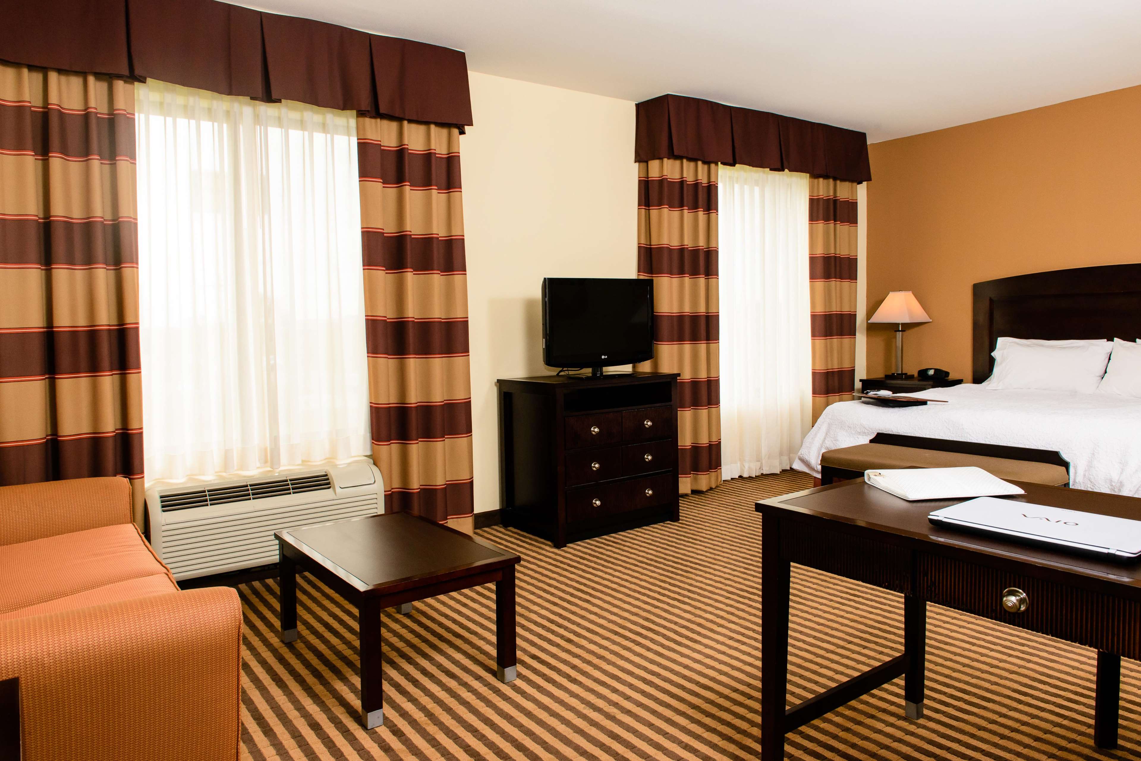 Hampton Inn & Suites Port Arthur Photo