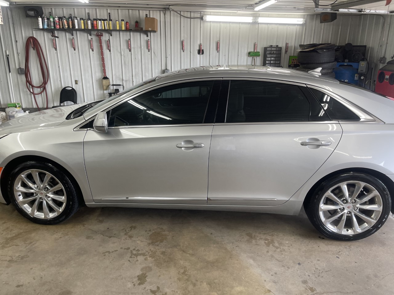 Dee’s Luxury Auto Spa Logo