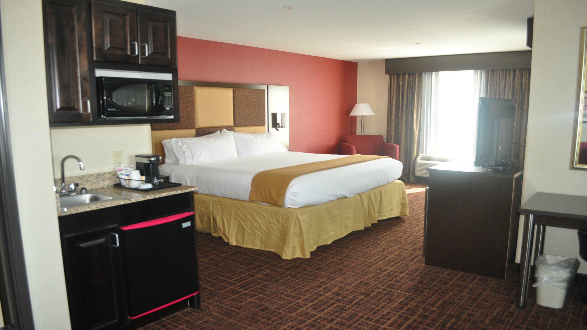 Holiday Inn Express & Suites Greensburg Photo