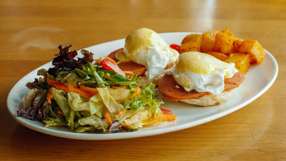 Eggs Benedict Classic Salami