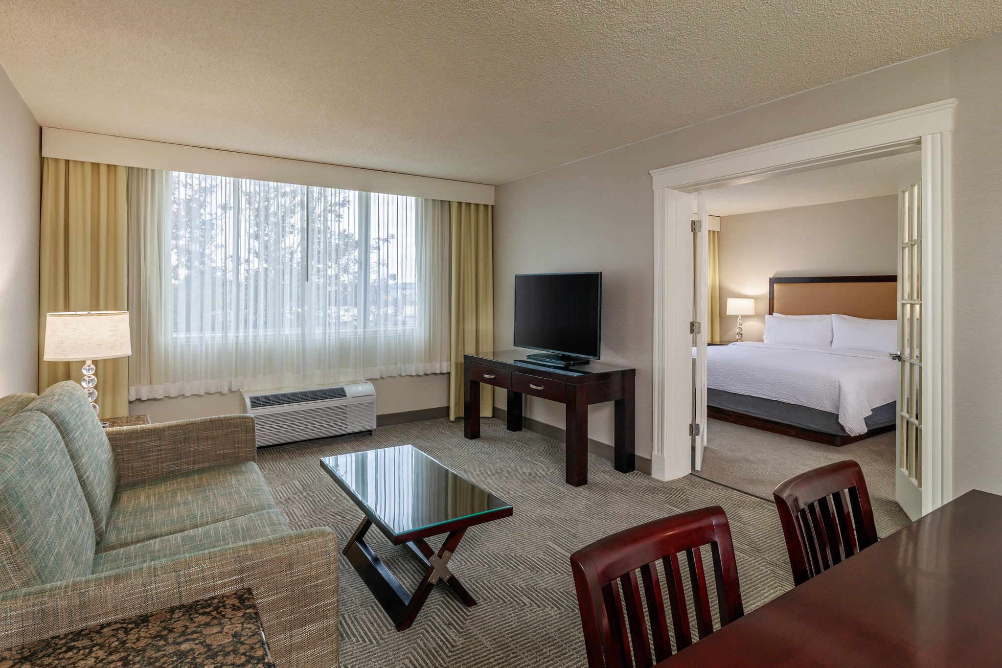 Holiday Inn & Suites Boston-Peabody by IHG Image