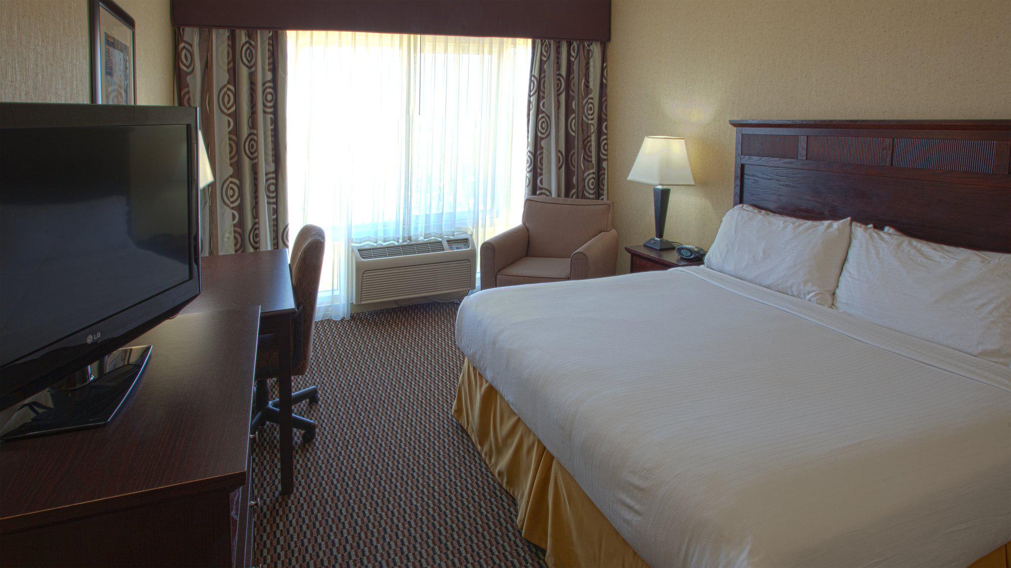 Holiday Inn Express & Suites Nampa - Idaho Center Photo