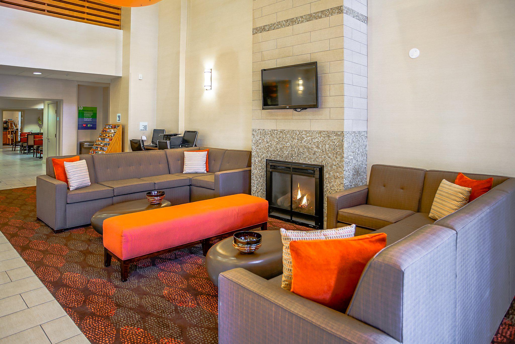 Holiday Inn Express & Suites Indianapolis North - Carmel Photo