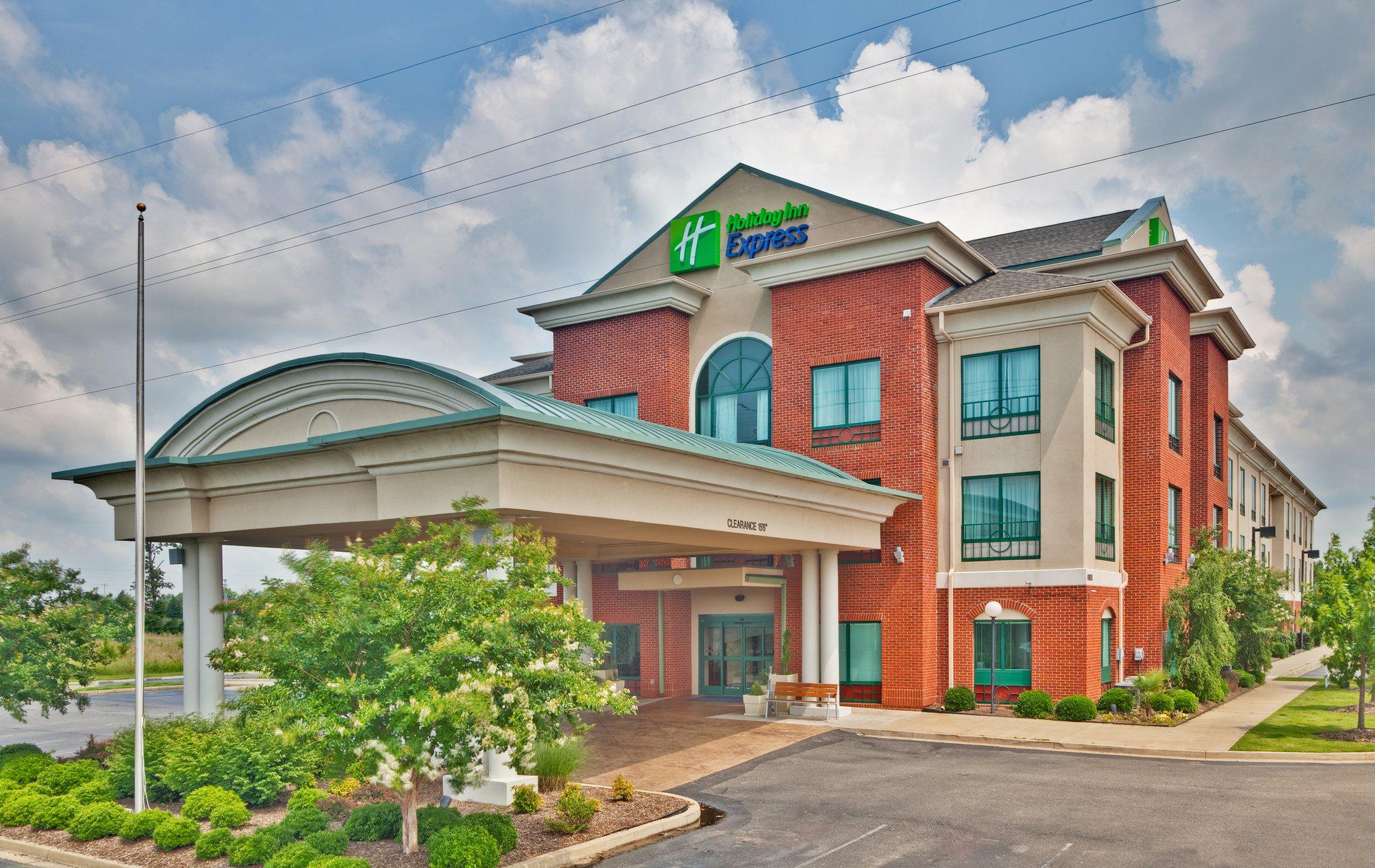 Holiday Inn Express & Suites Olive Branch Photo