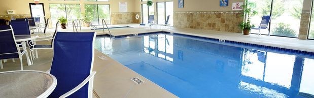 Images Holiday Inn Express & Suites Delafield