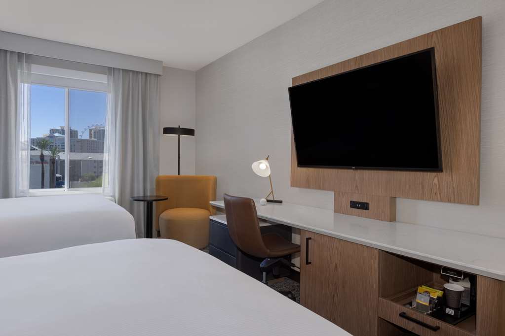 DoubleTree by Hilton Las Vegas East Flamingo Image