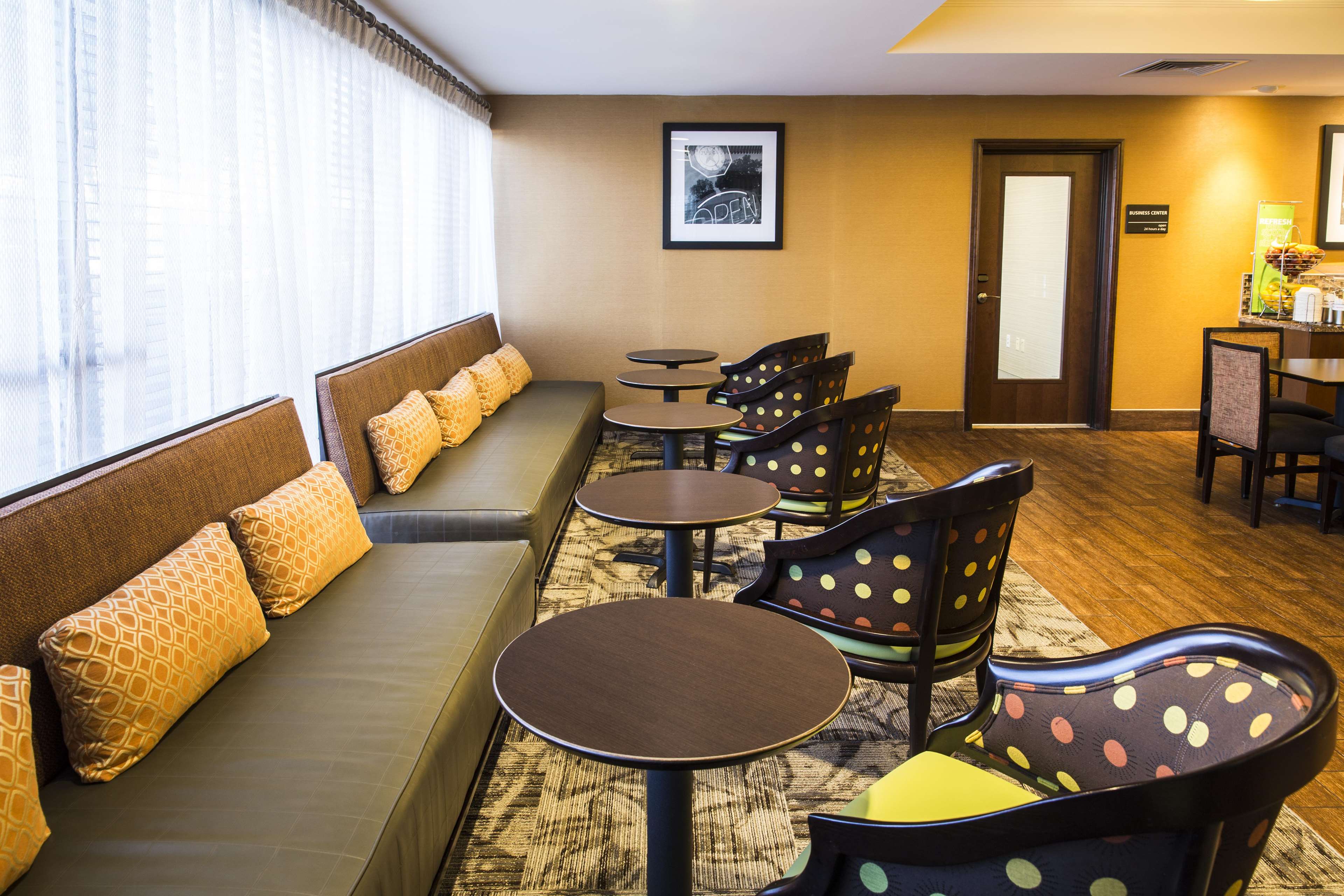 Hampton Inn Philadelphia-International Airport Photo