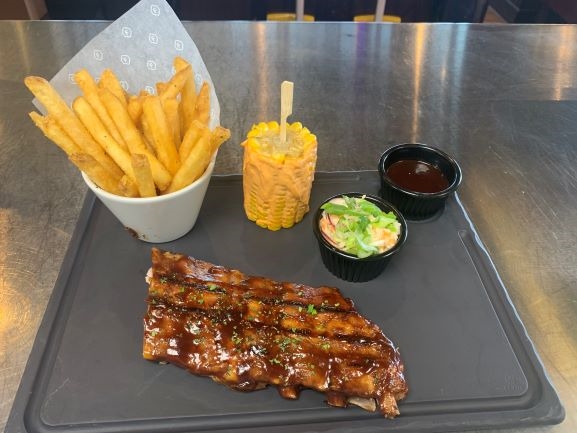 Classic Ribs with BBQ Sauce