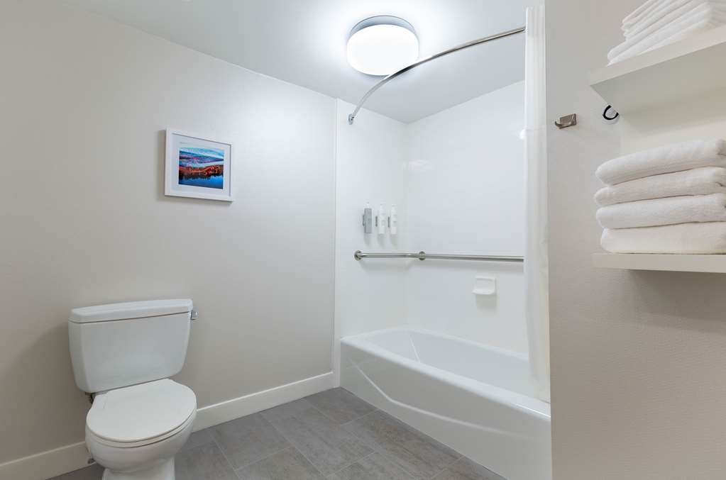 Hampton Inn East Windsor Image