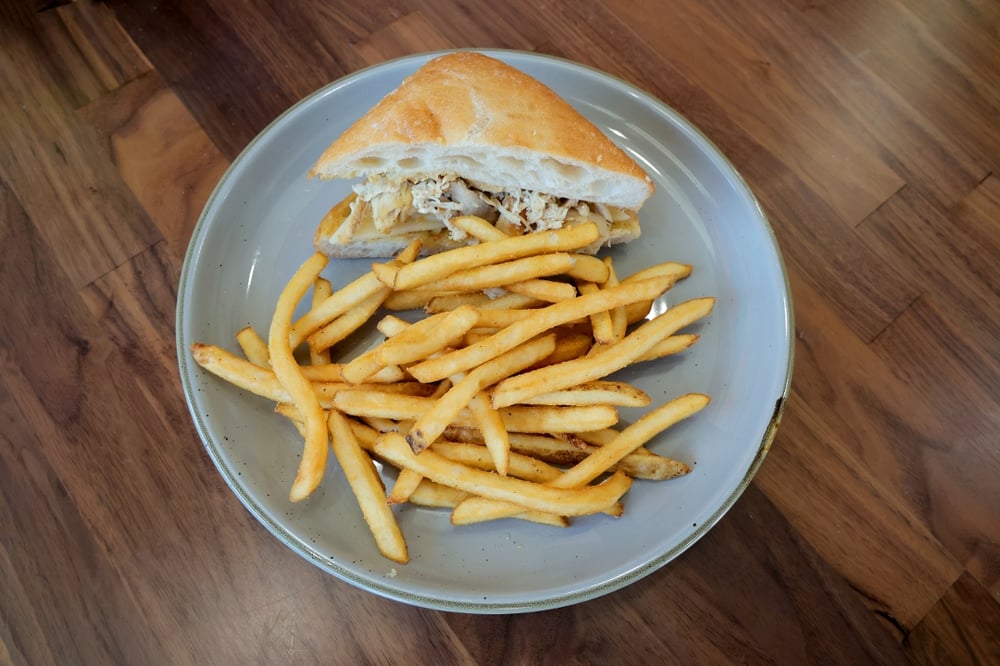Kids Pulled Chicken Half Sandwich with Fries