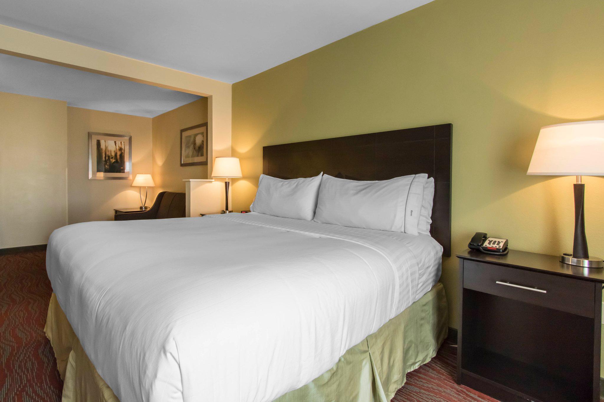 Holiday Inn Express & Suites Cullman Photo