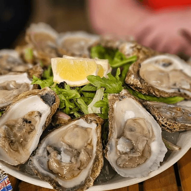 Seasonal, Fresh Premium Oysters