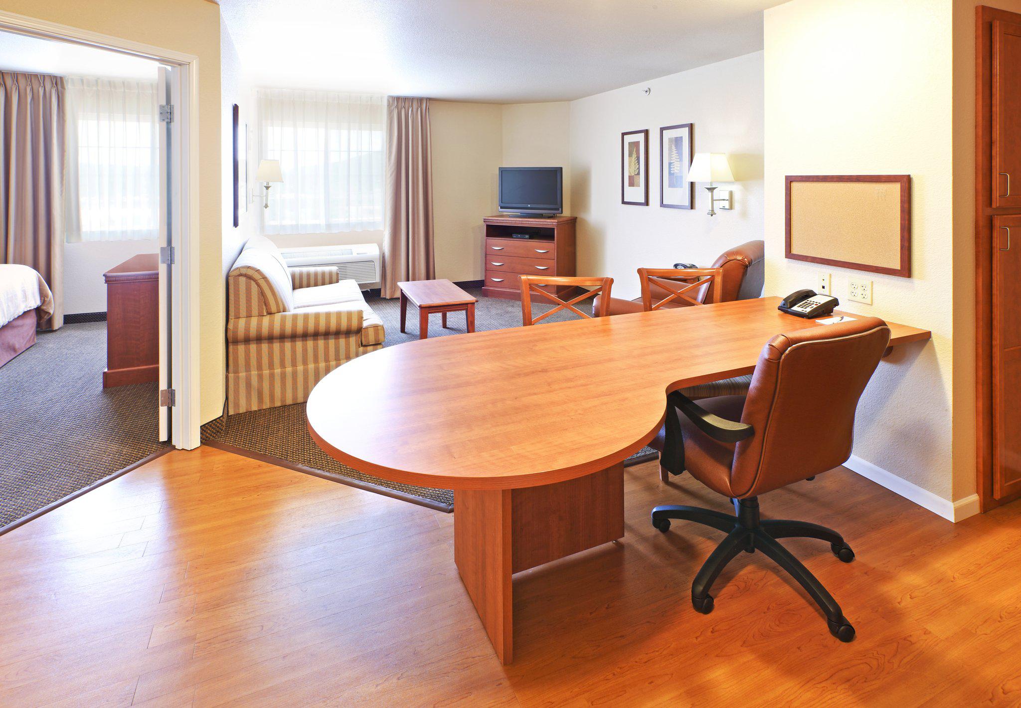 Candlewood Suites Fayetteville-Univ of Arkansas Photo