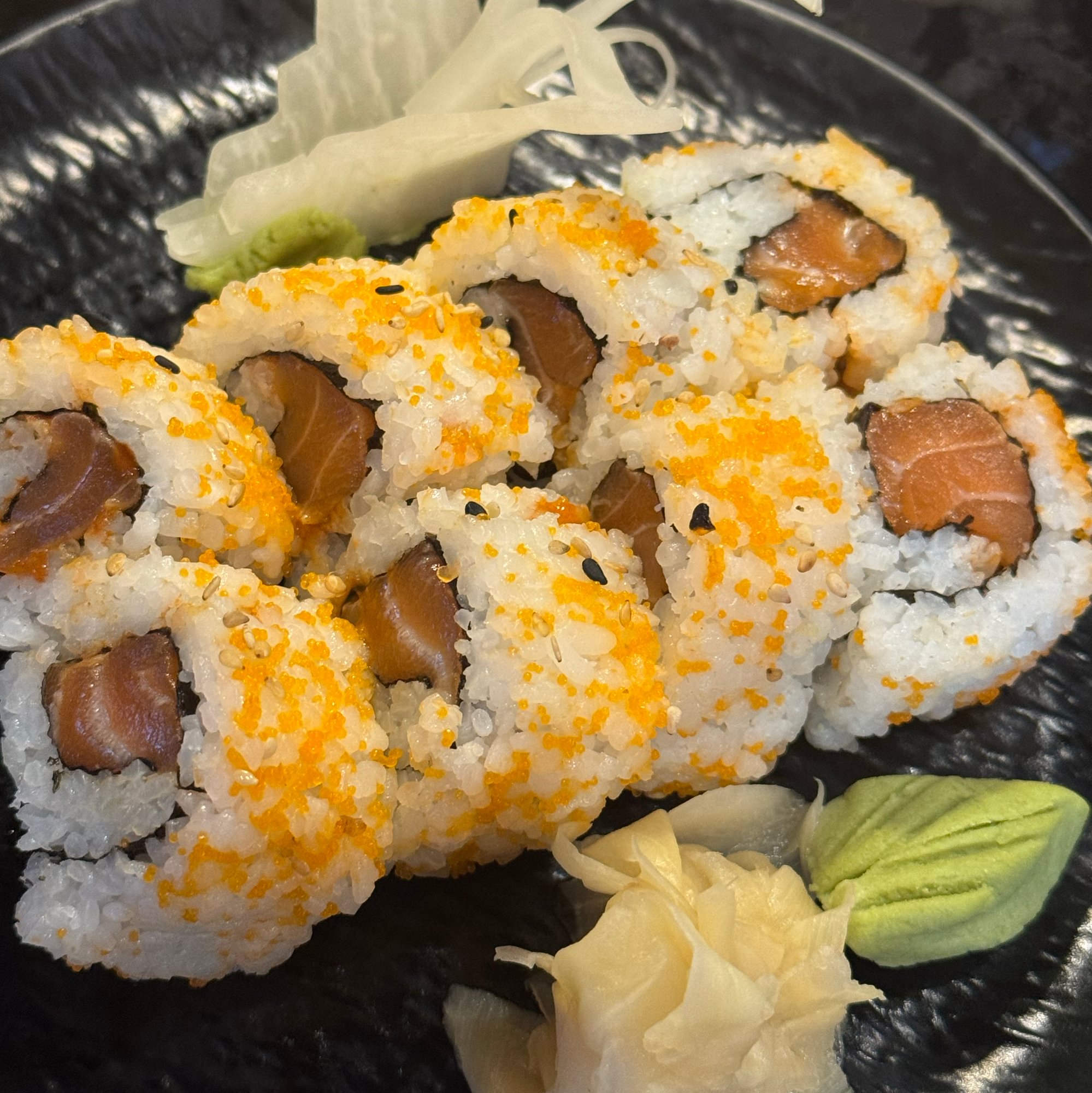 Spicy salmon roll