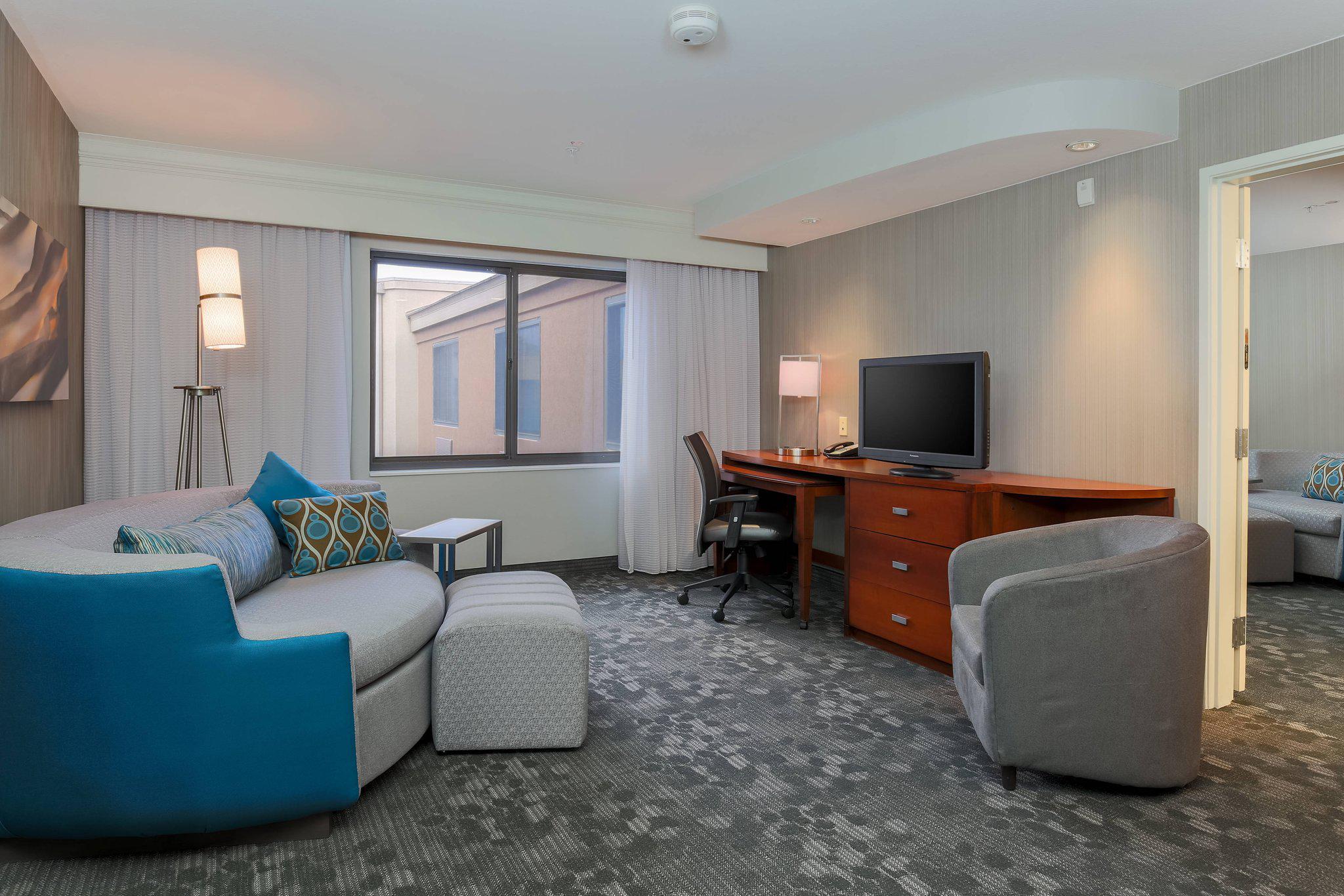 Courtyard by Marriott Las Vegas South Photo