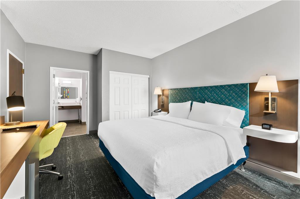 Hampton Inn & Suites Newtown Image