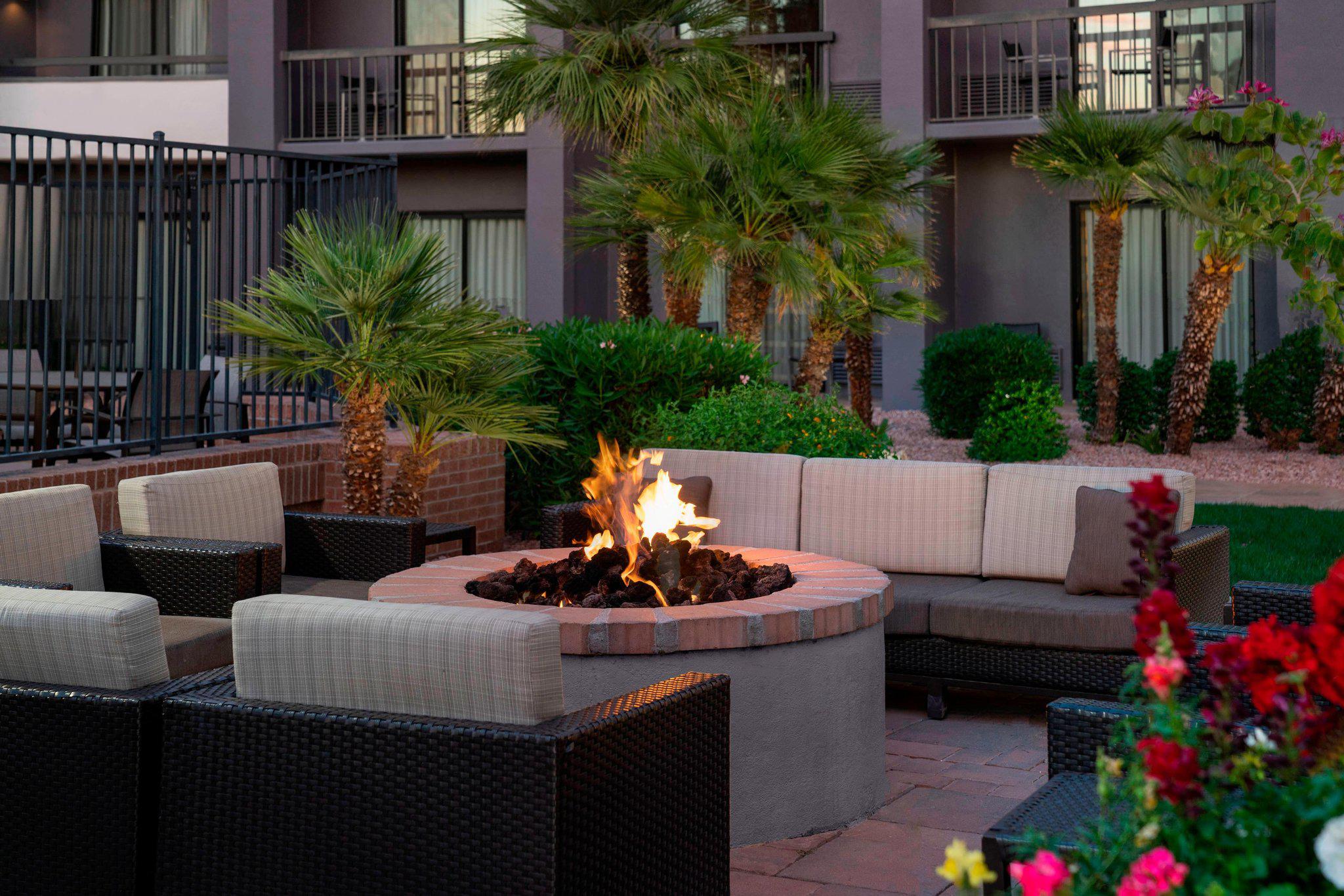 Courtyard by Marriott Phoenix Airport Photo