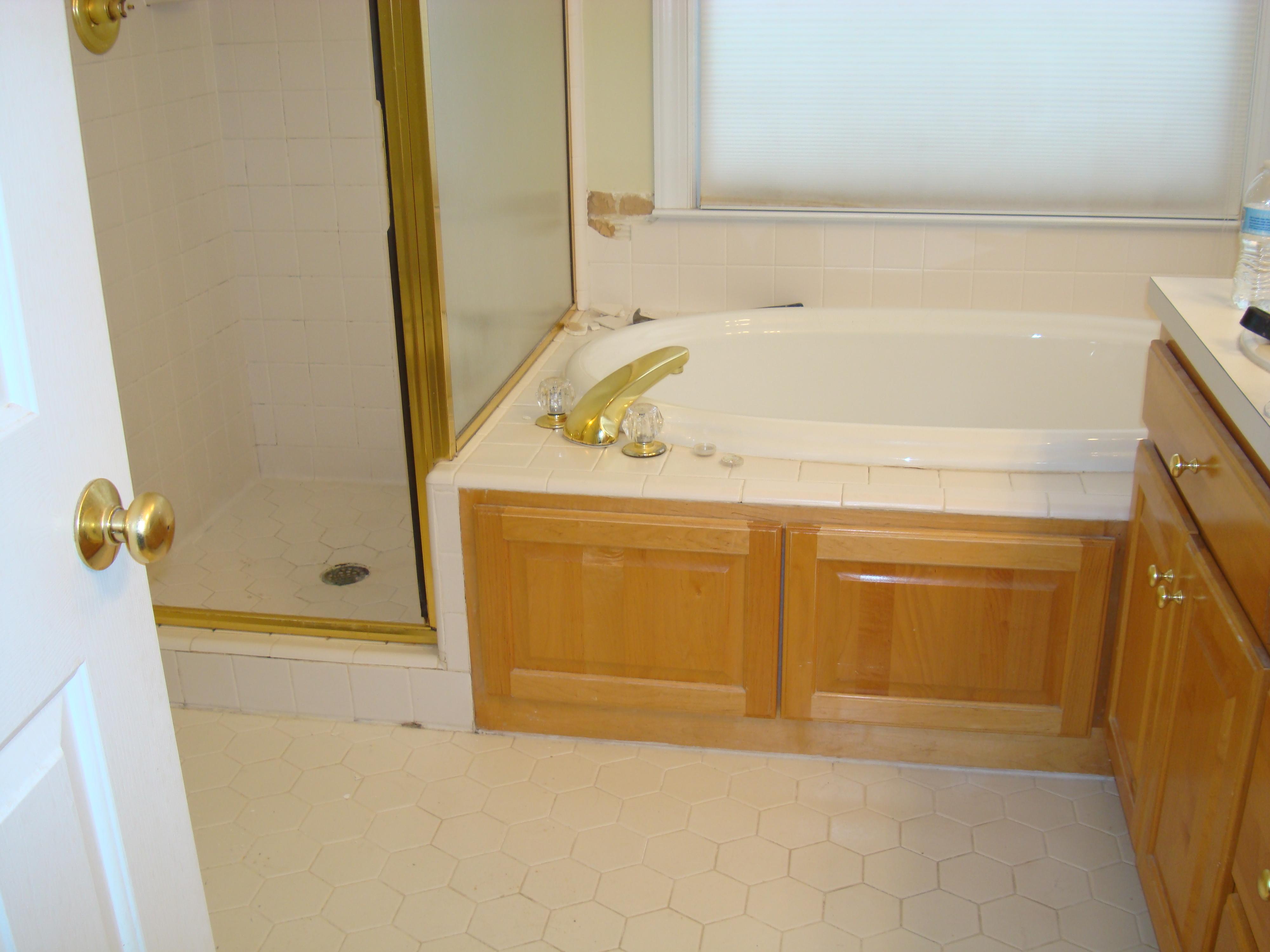 Old Master bath Ready for Replace Tile 