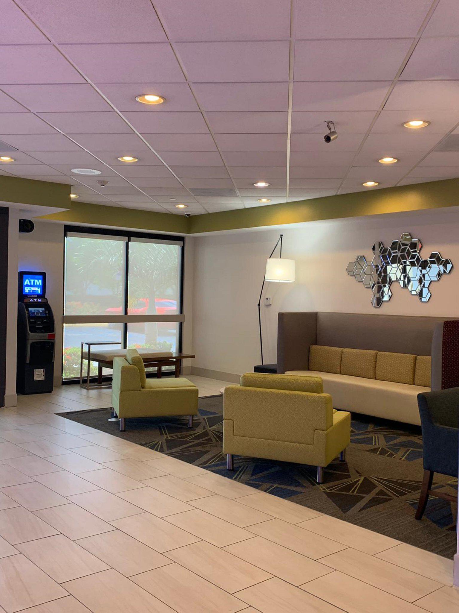 Holiday Inn Express & Suites Miami - Hialeah Photo