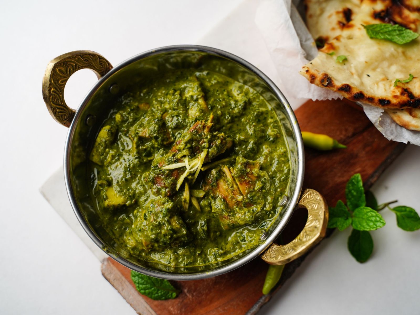 Saag Chicken (Boneless)