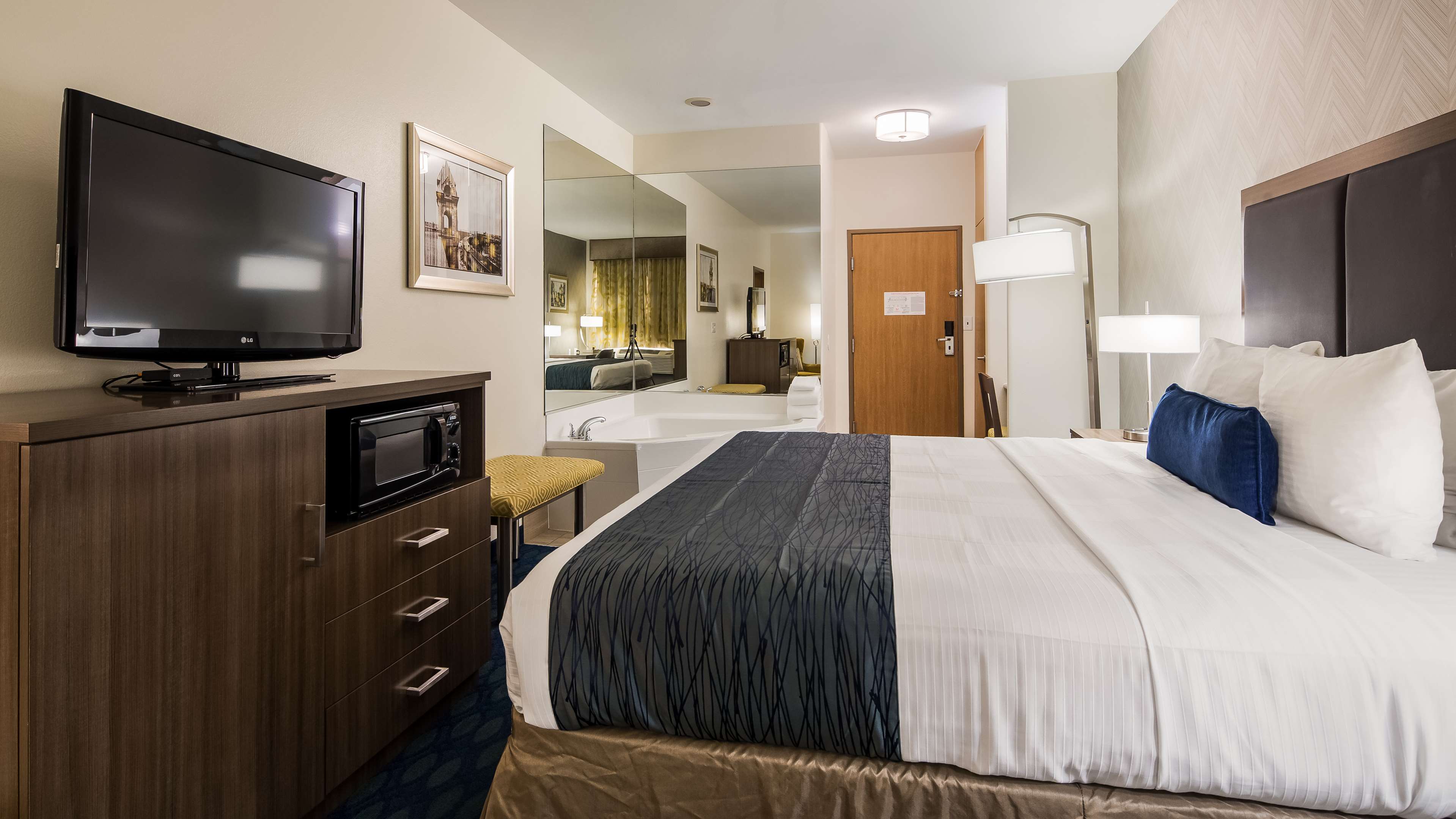 Best Western Plus Tulsa Inn & Suites Photo