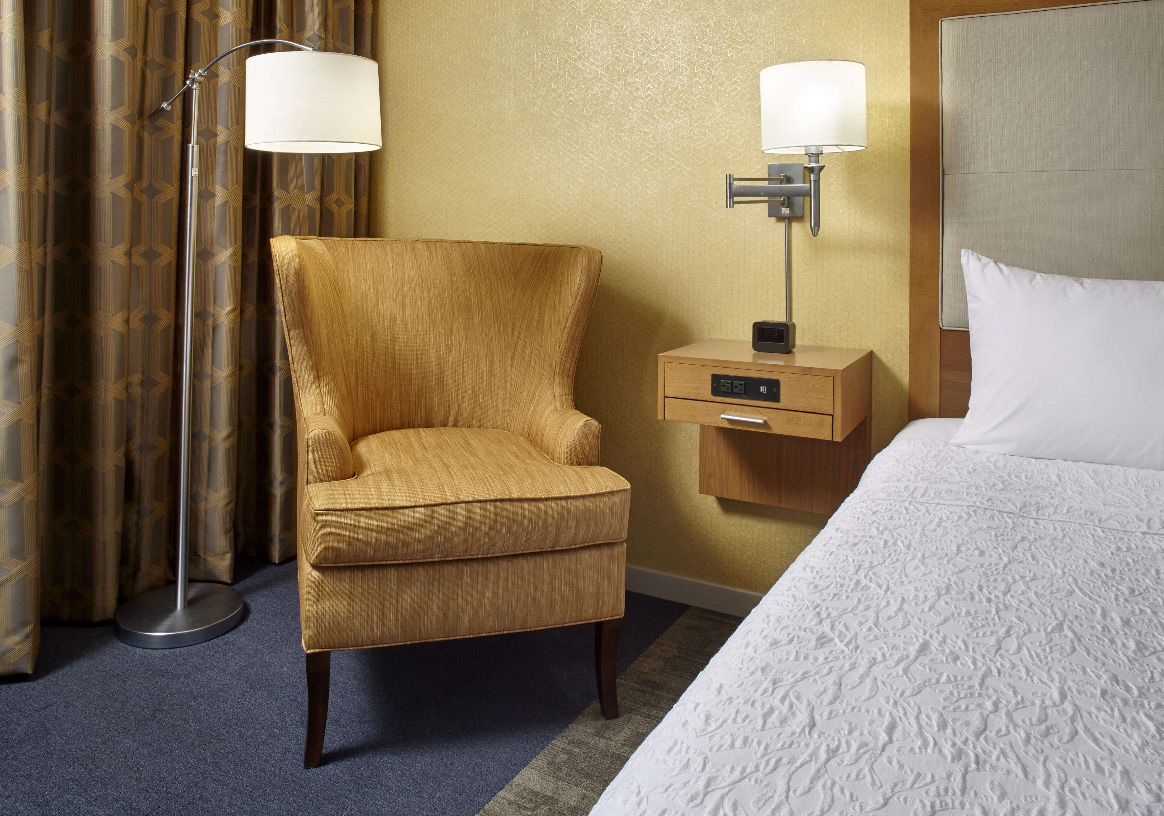 Hampton Inn & Suites Pittsburgh Airport South–Settlers Ridge Photo