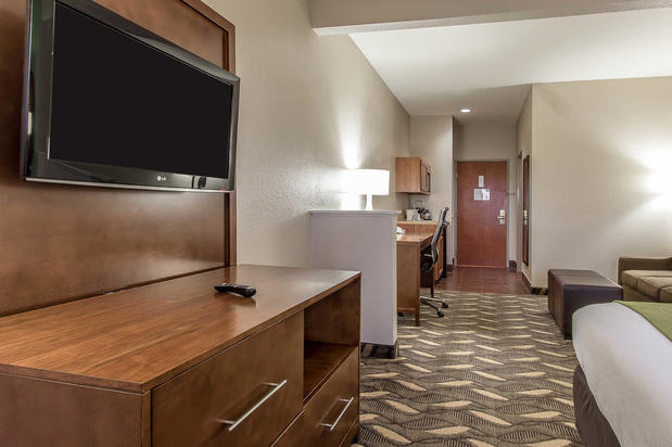Images Comfort Suites