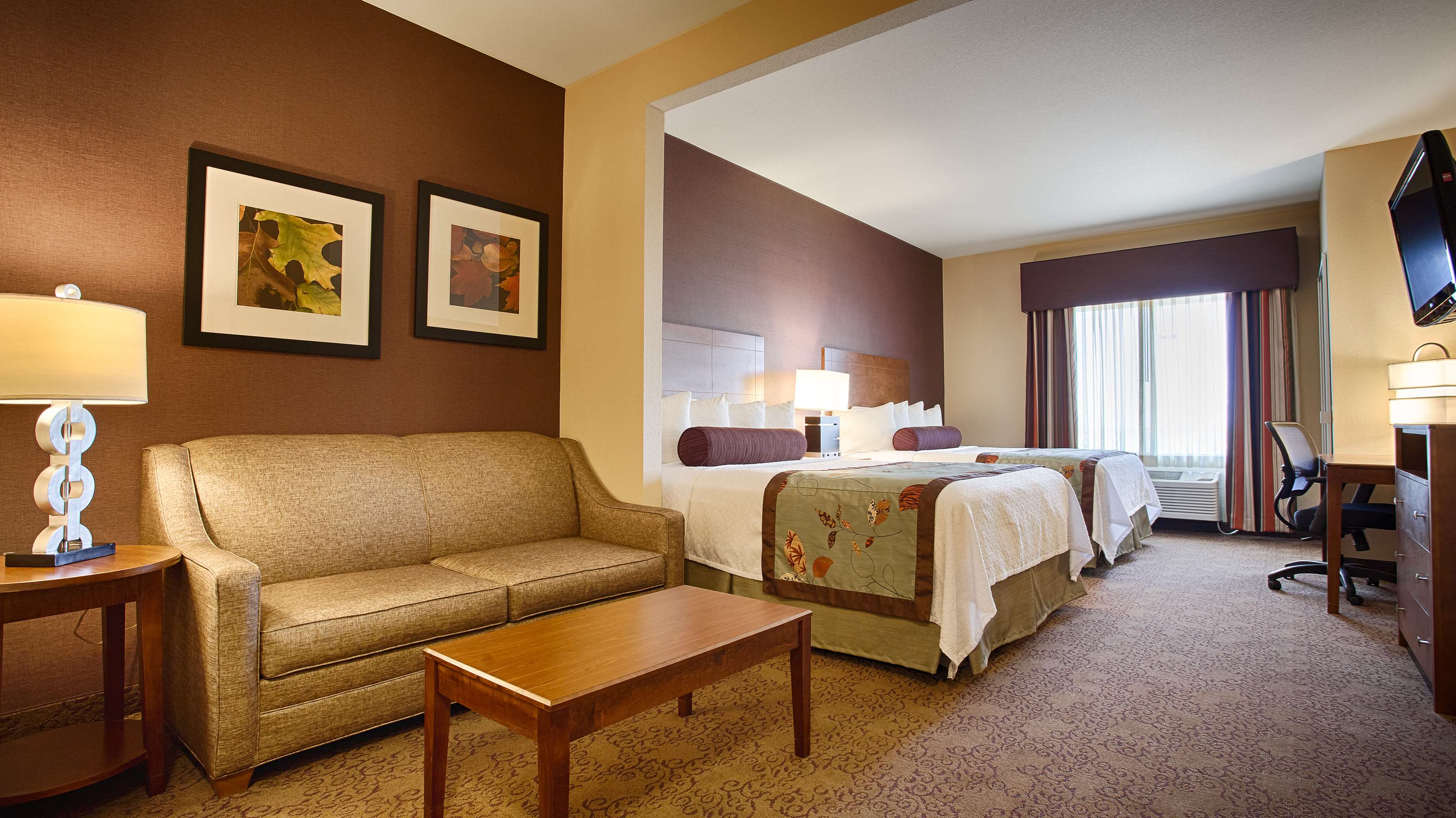 Best Western Plus Carousel Inn & Suites Photo