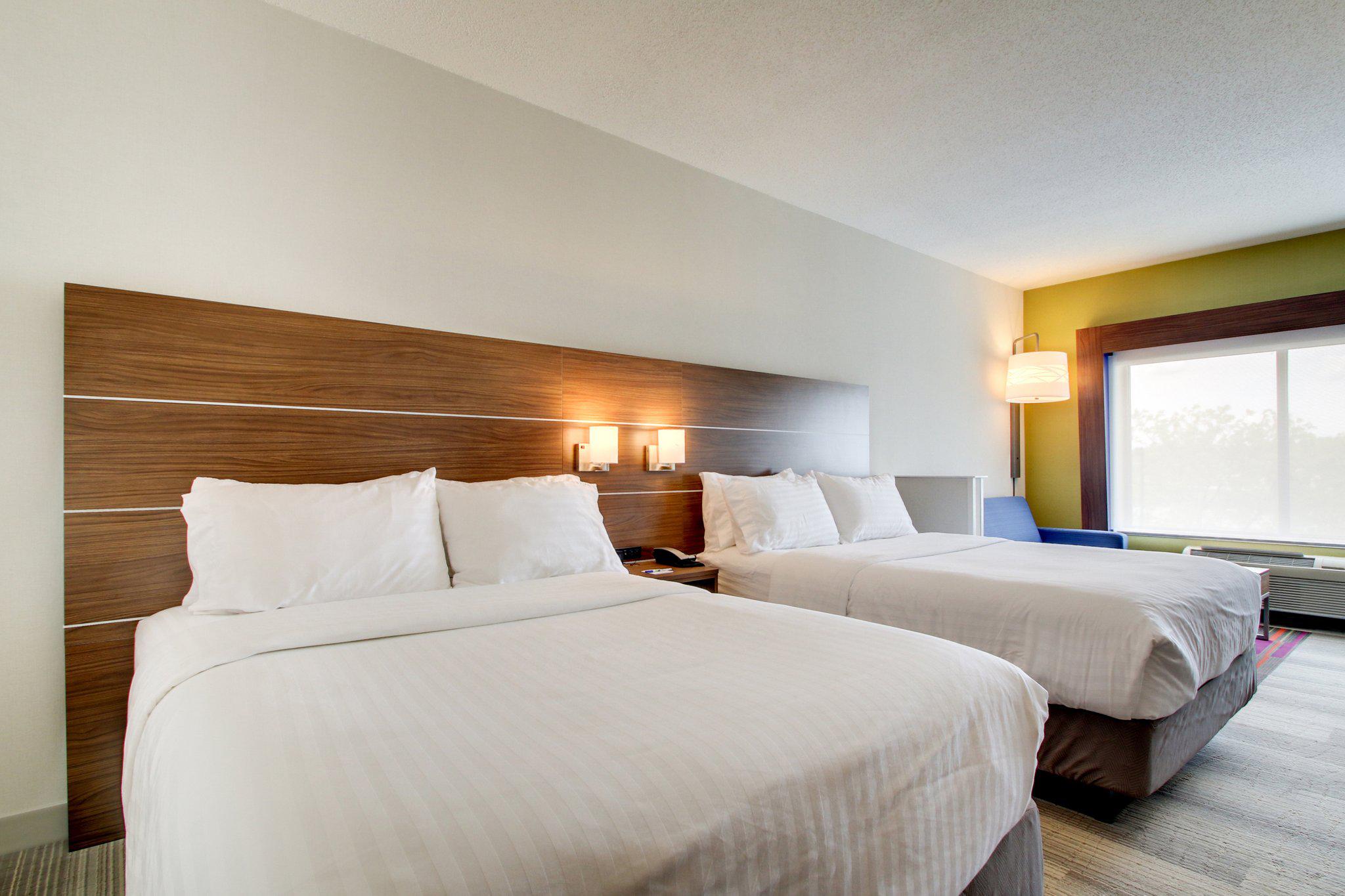 Holiday Inn Express & Suites Aurora - Naperville Photo