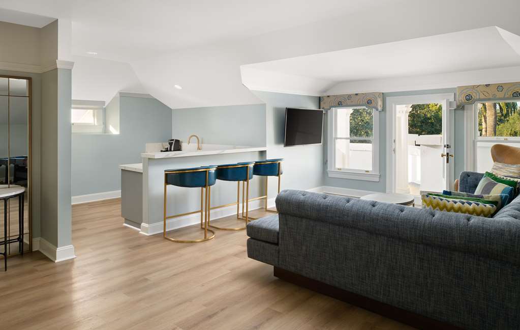 Hayes Mansion San Jose, Curio Collection by Hilton Image