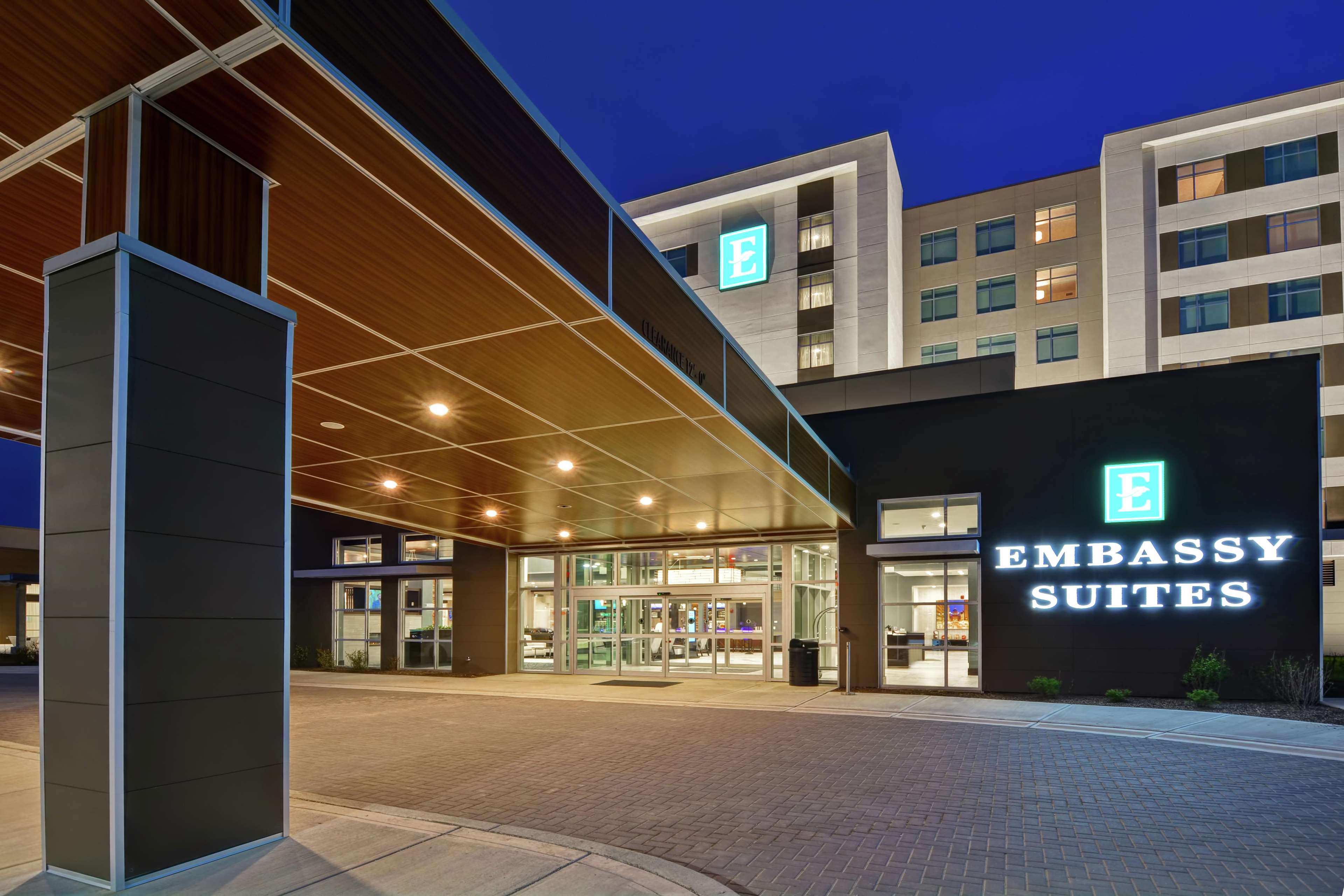 Embassy Suites by Hilton Plainfield Indianapolis Airport Photo