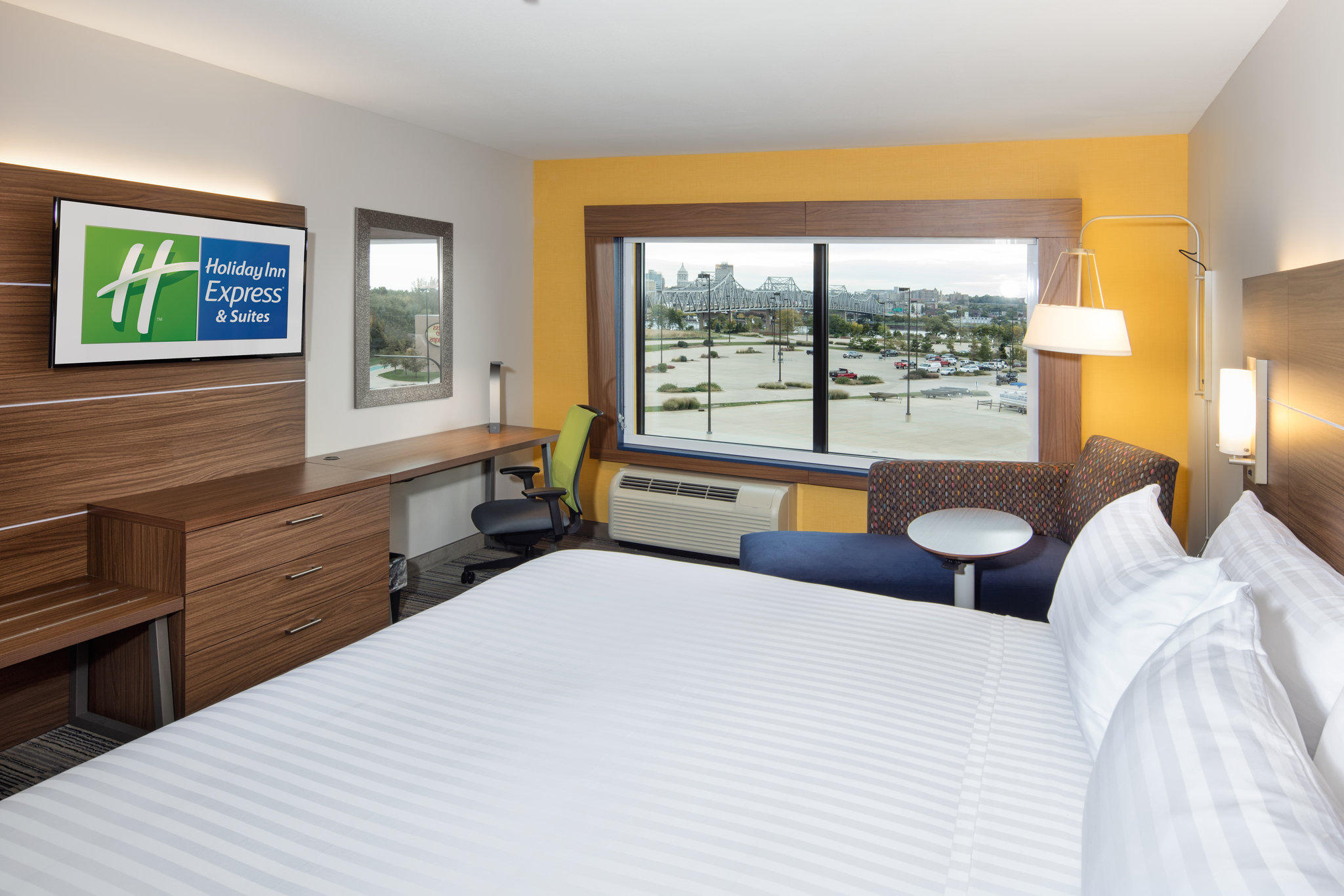 Holiday Inn Express & Suites East Peoria - Riverfront Photo