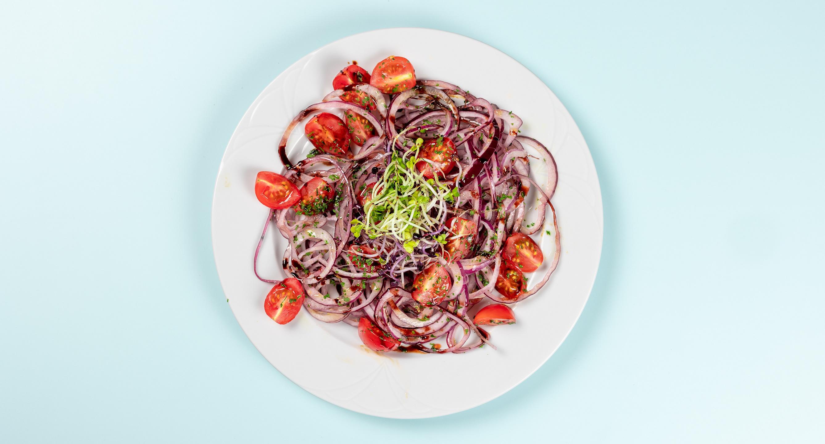 Insalata di pomodoro con cipolle