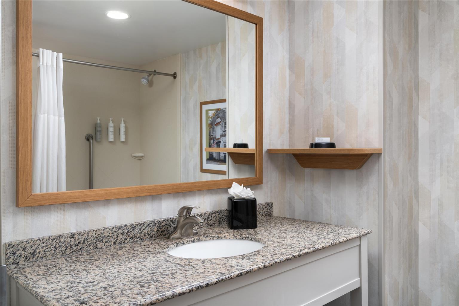 Hampton Inn Neptune/Wall Image