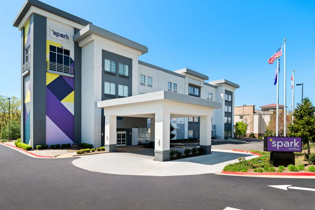 Spark by Hilton Little Rock West Logo