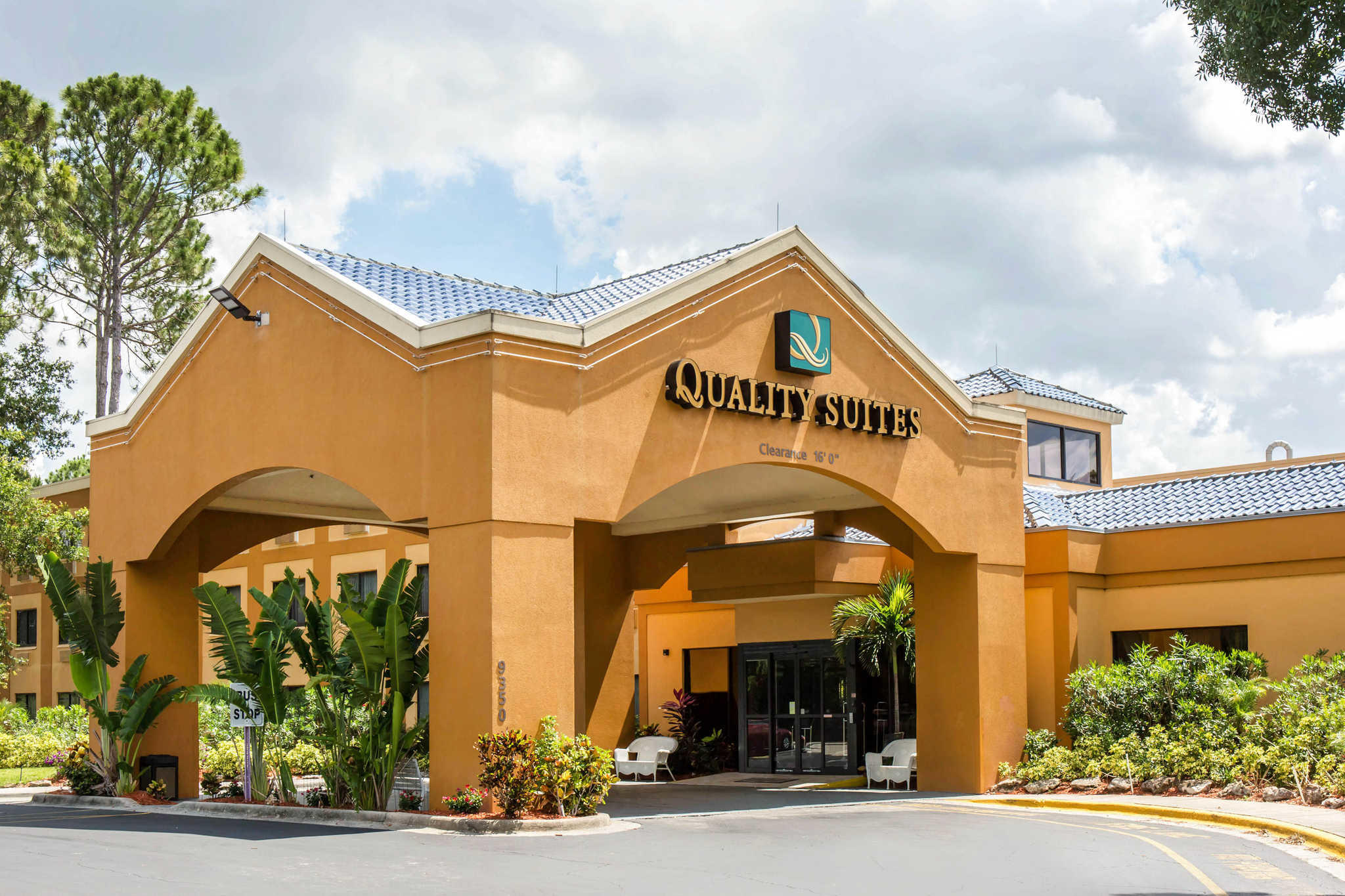 Quality Suites 9350 Turkey Lake Road, Orlando, FL
