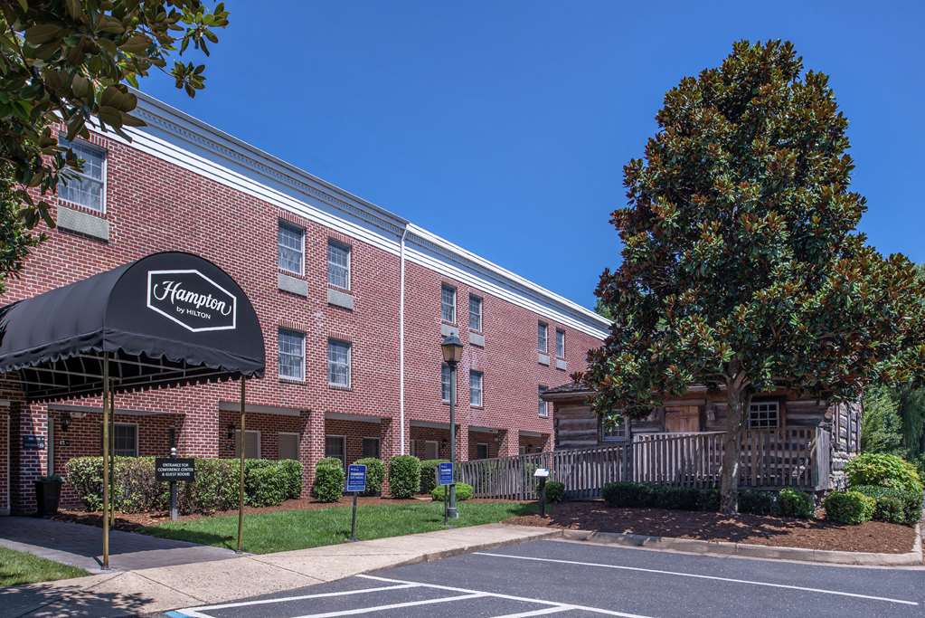 Hampton Inn Lexington-Historic District Logo
