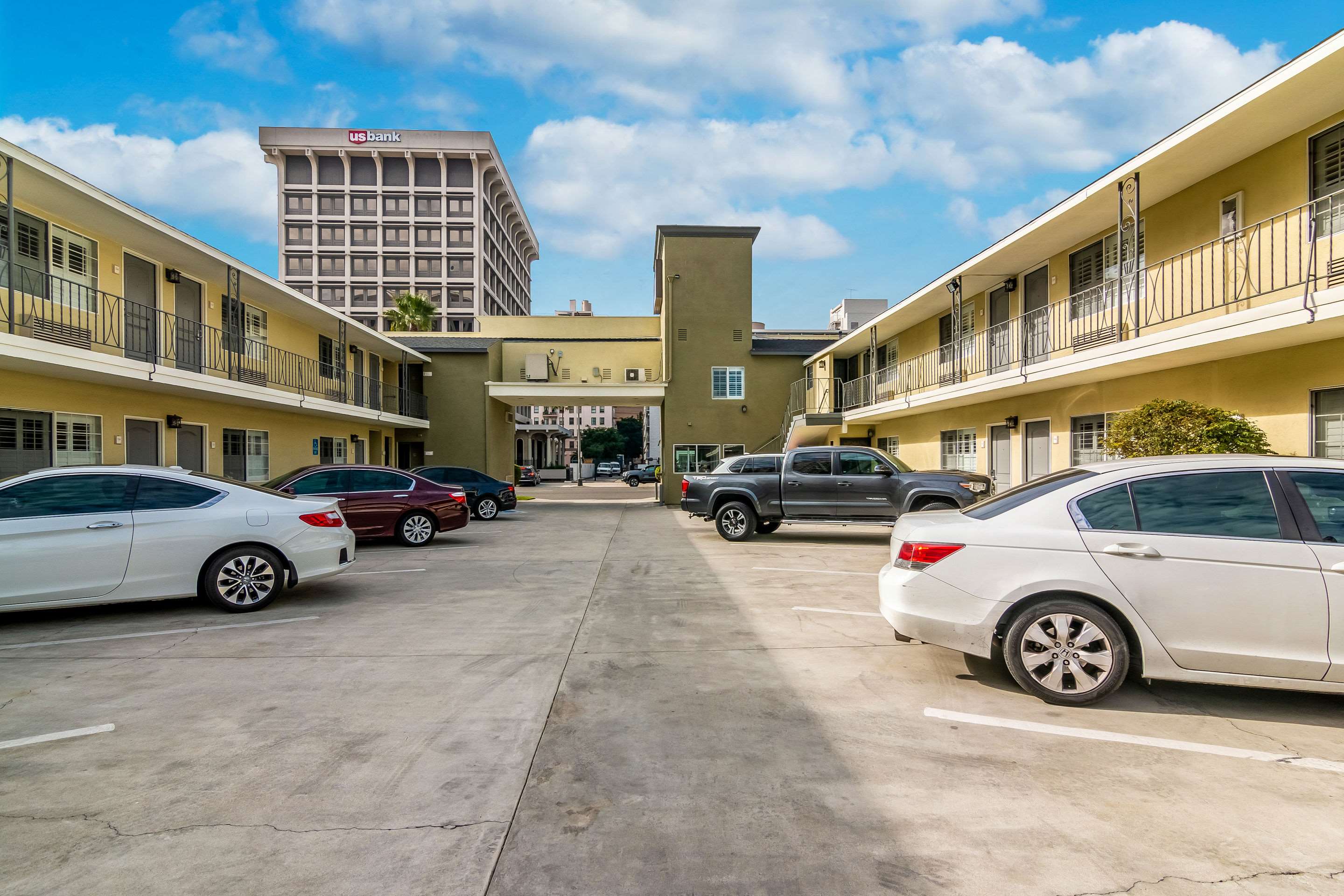 Rodeway Inn Long Beach Convention Center Photo