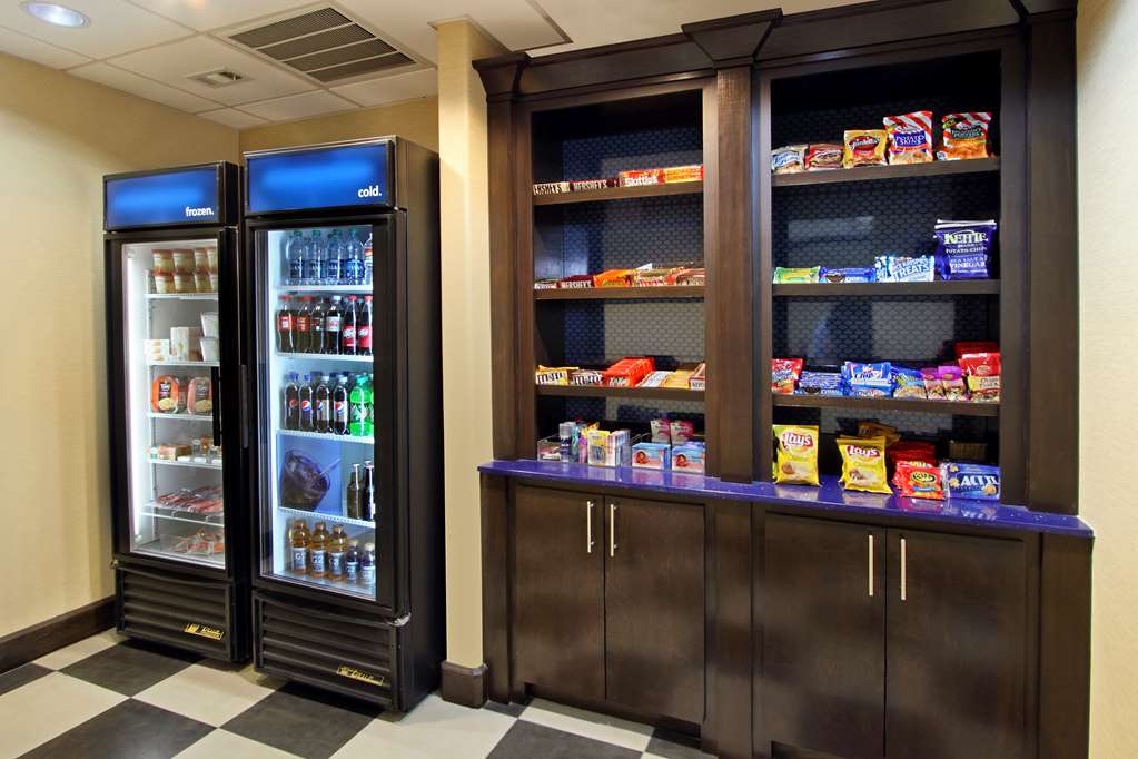 Hampton Inn Beeville Image