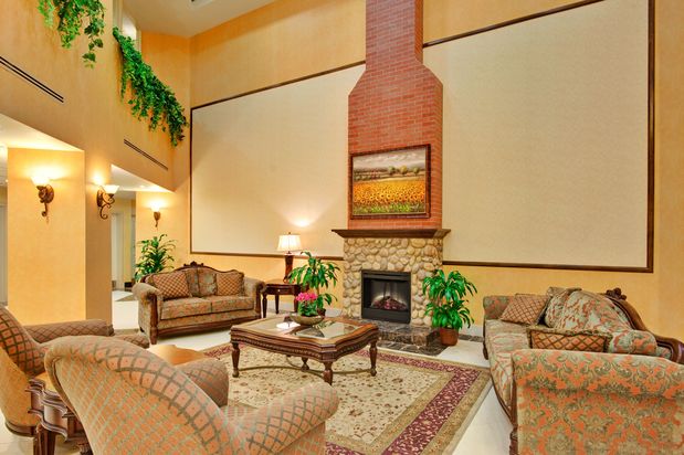Images Holiday Inn Express & Suites Beaumont - Oak Valley