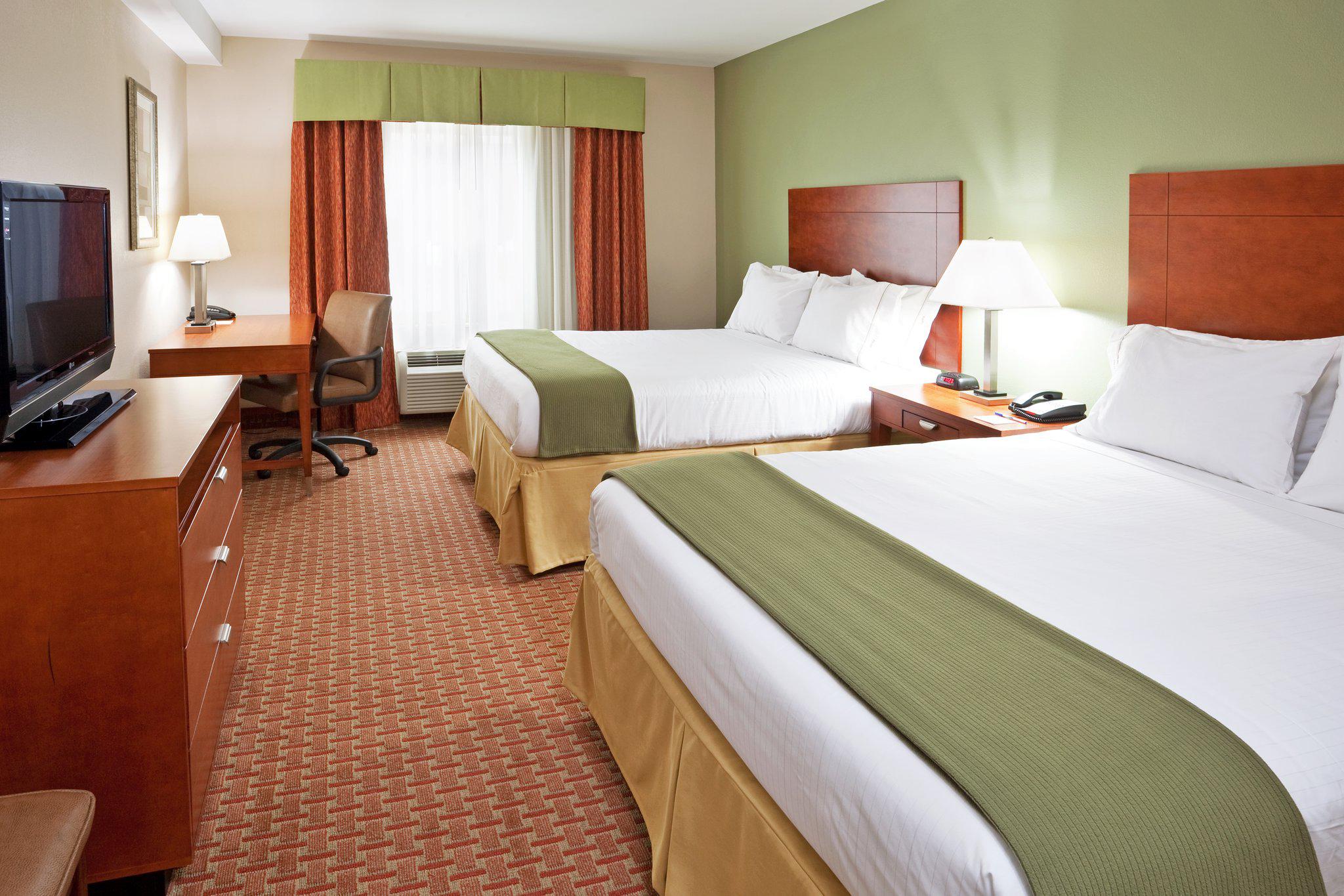 Holiday Inn Express & Suites Niagara Falls Photo