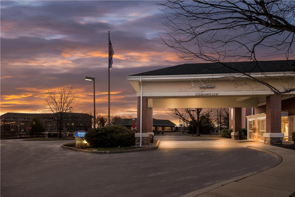 Hampton Inn & Suites Newtown Image